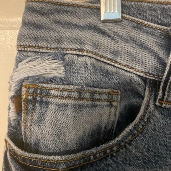 Judy Blue High-Rise Dad Jean Distressed Cris Cross
Waistband Light Wash - Picture 9 of 16